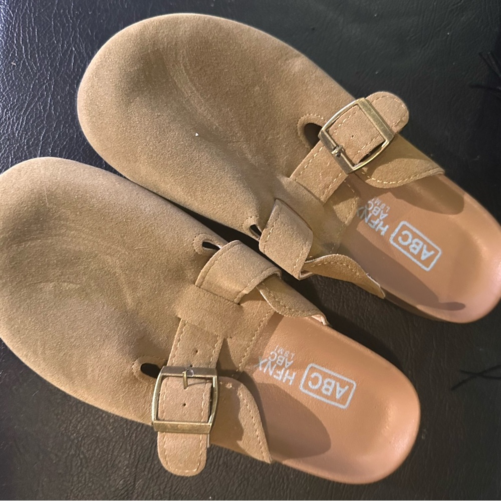 Amazon Slippers size 6.5